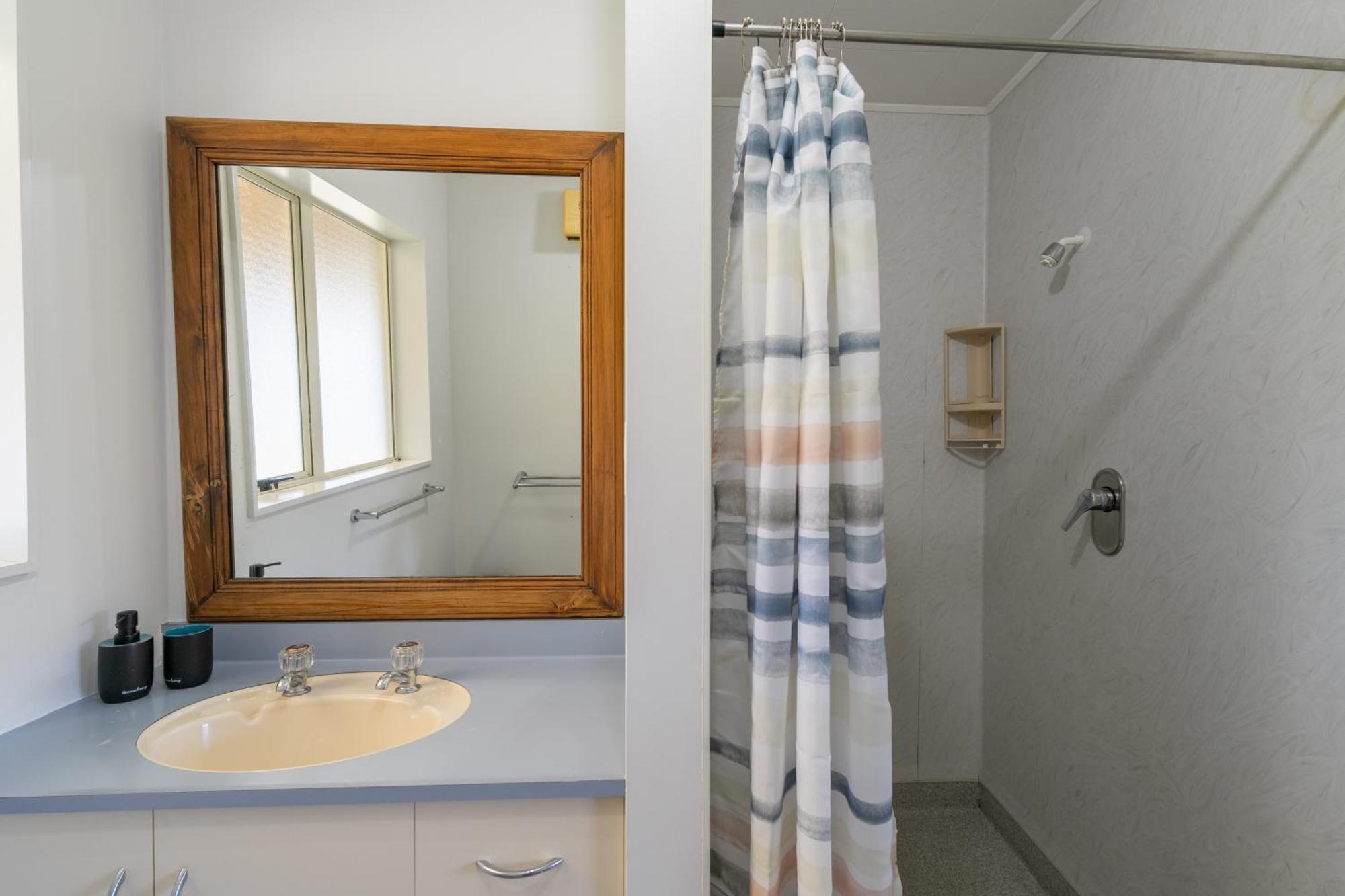 Kepler Retreat - Te Anau Holiday Home Esterno foto
