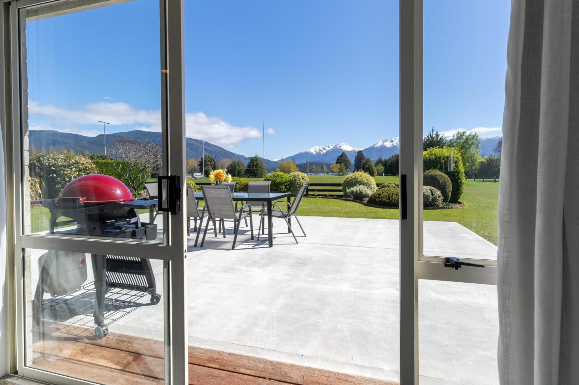 Kepler Retreat - Te Anau Holiday Home Esterno foto